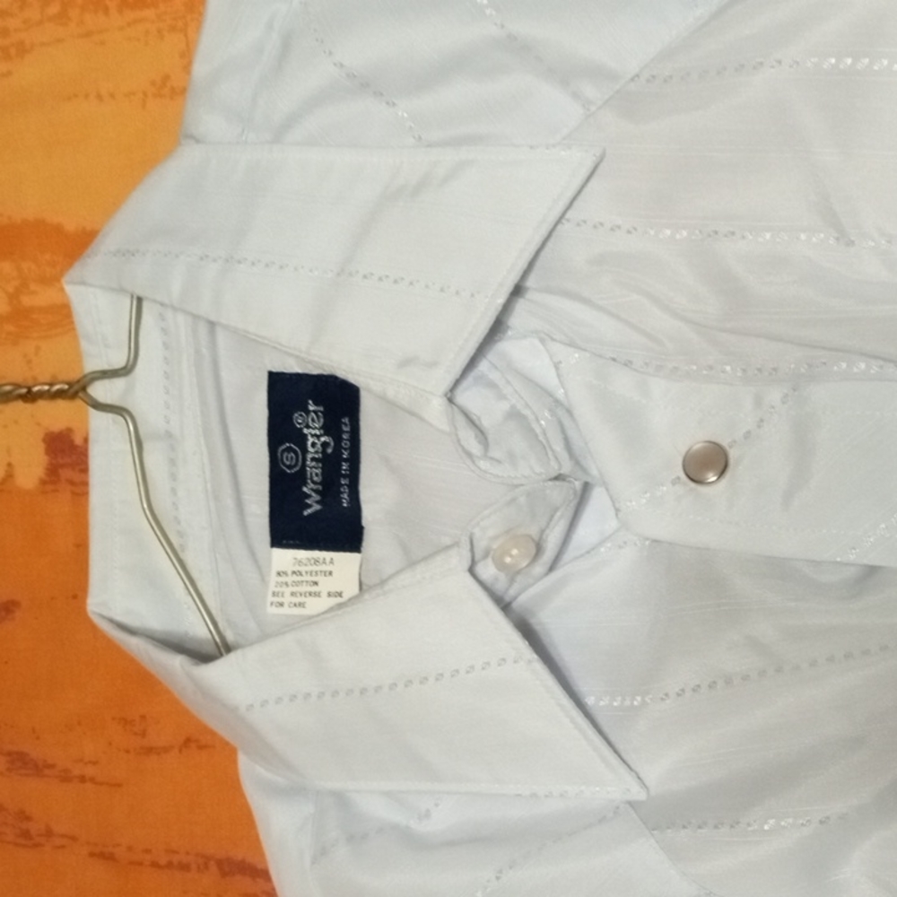 Vintage 60 70 s western shirt. Wrangler pearl snaps. Med. Silver, blue.‎